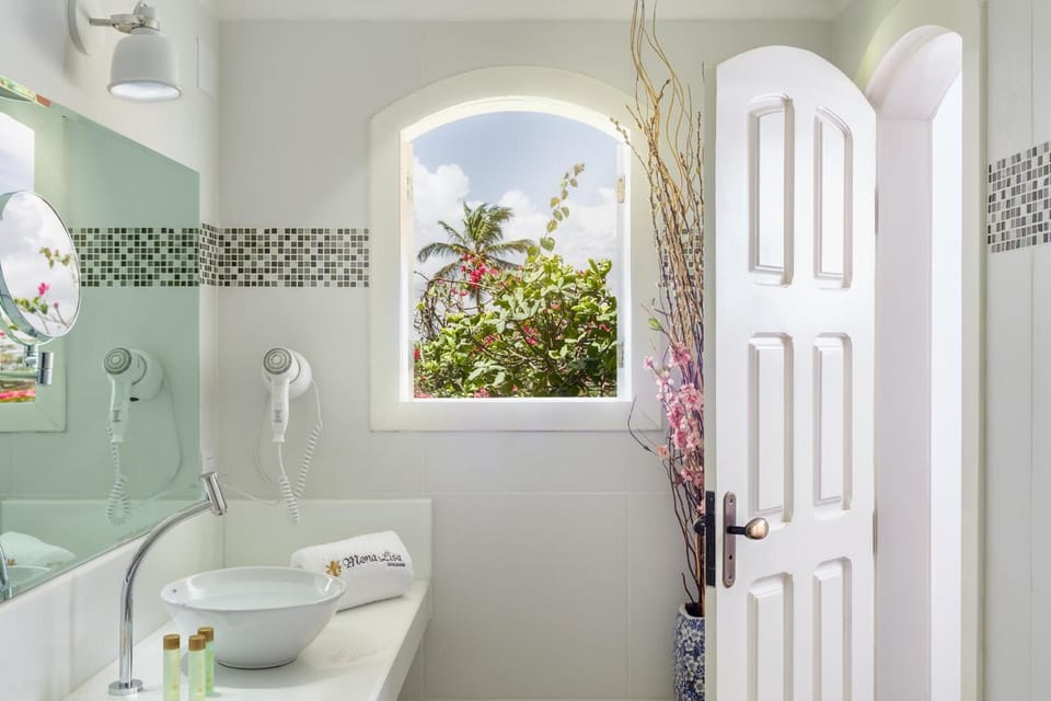 Deluxe Suite, 1 Queen Bed, Sea View | Bathroom | Shower, free toiletries, hair dryer, towels