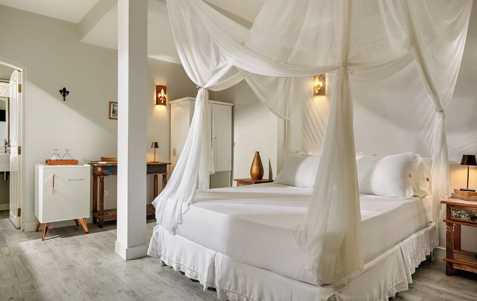 Monalisa Suite without a view | Minibar, individually decorated, individually furnished, desk