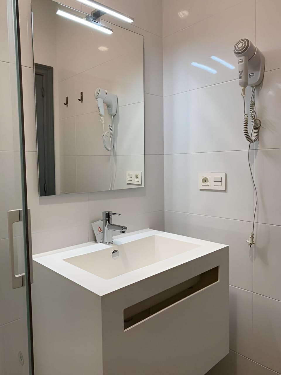 Double Room | Bathroom | Shower, free toiletries, towels, soap