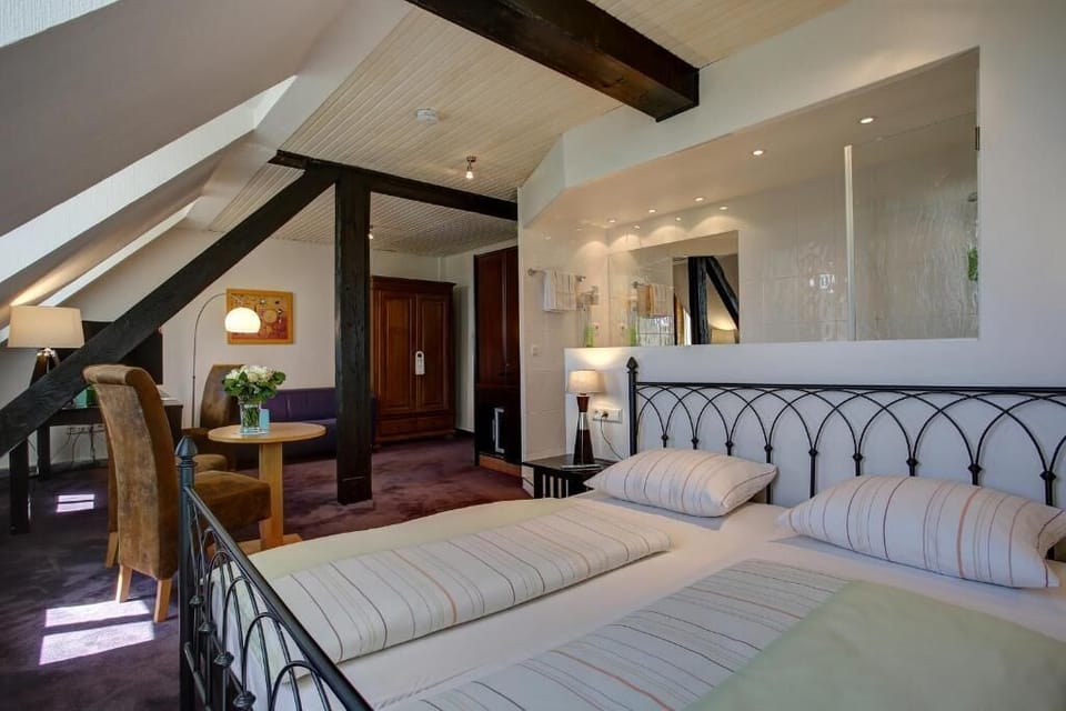 Family Room | Minibar, in-room safe, desk, soundproofing