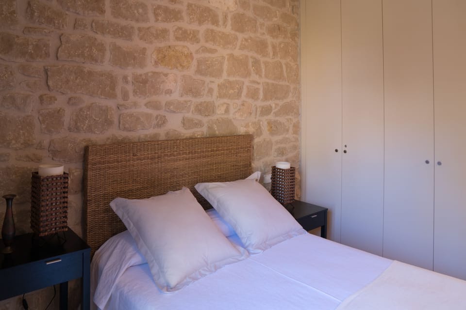 Double Room (Comabarra) | Premium bedding, minibar, free cribs/infant beds, rollaway beds