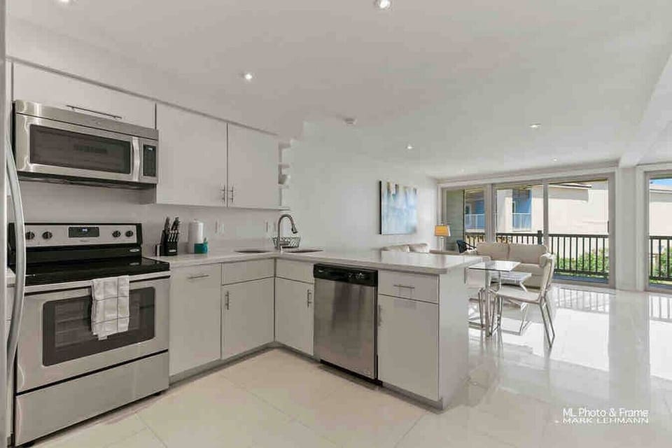Fully equipped modern kitchen with stainless appliances & full cookware.