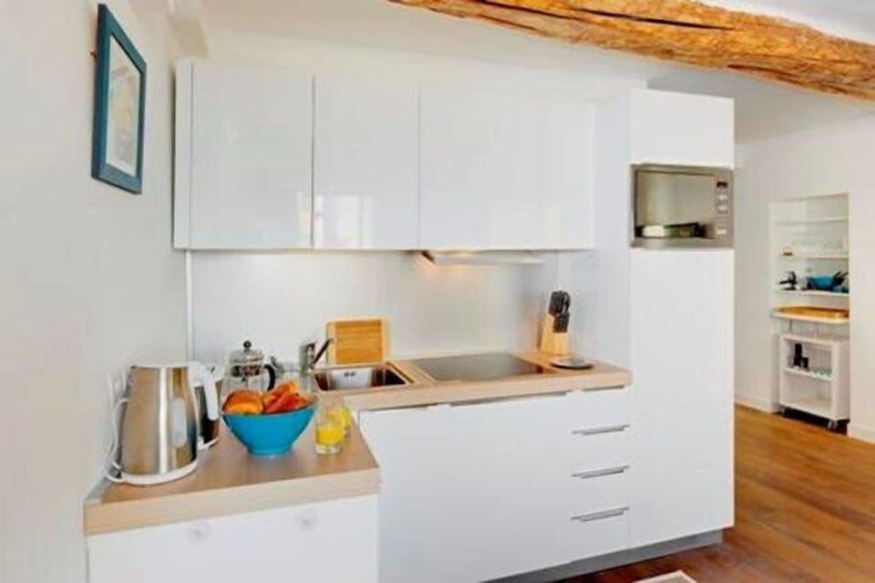 Fully functional with Washer dryer, Dishwasher, Microwave Oven, Hob and Fridge.