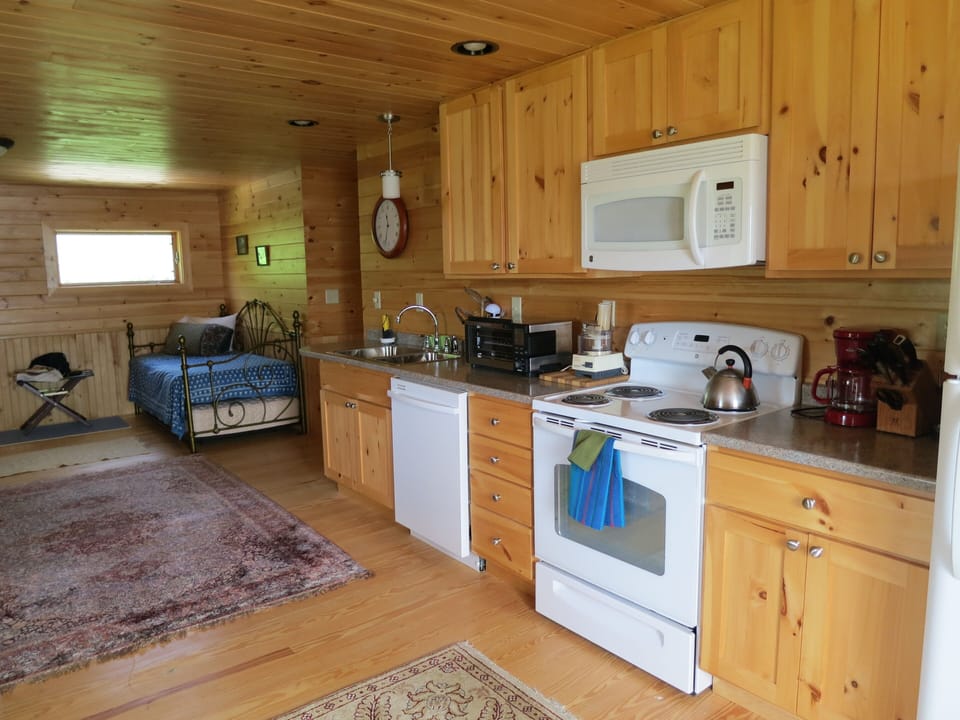 KITCHEN/DAY BED