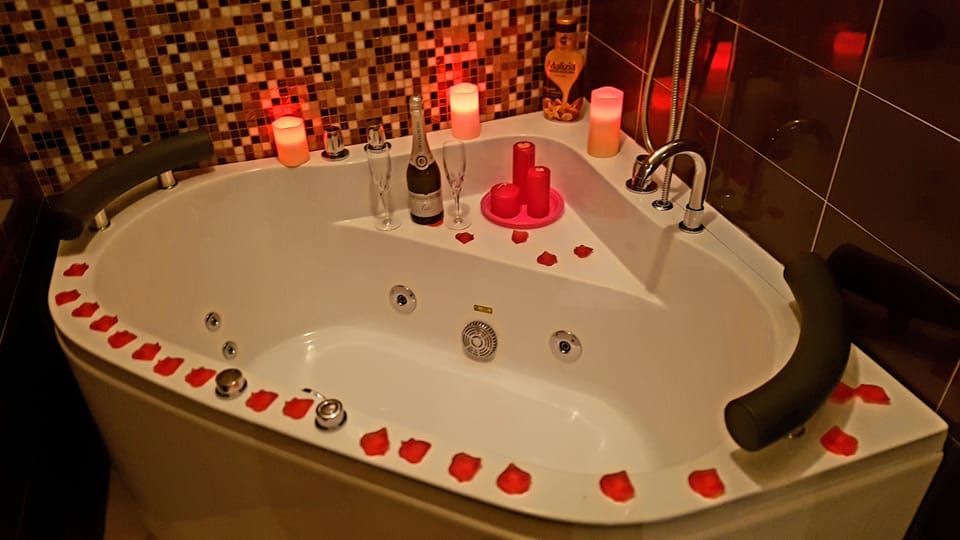 Jetted tub