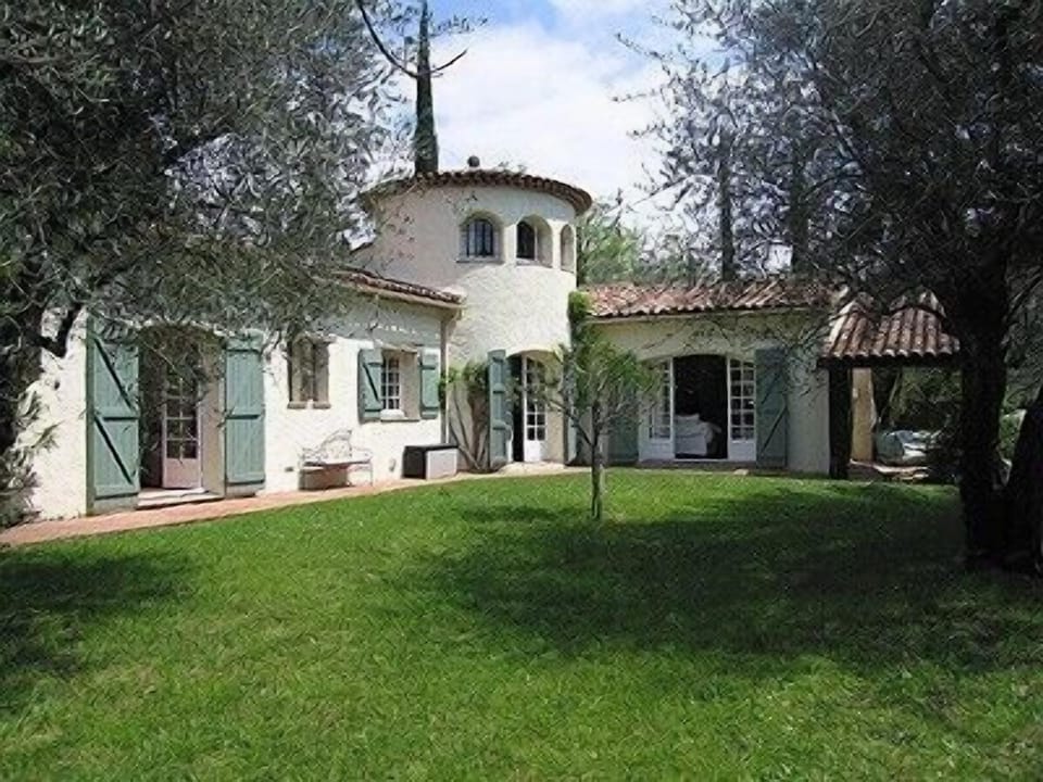 Lovely, spacious villa with lots of character