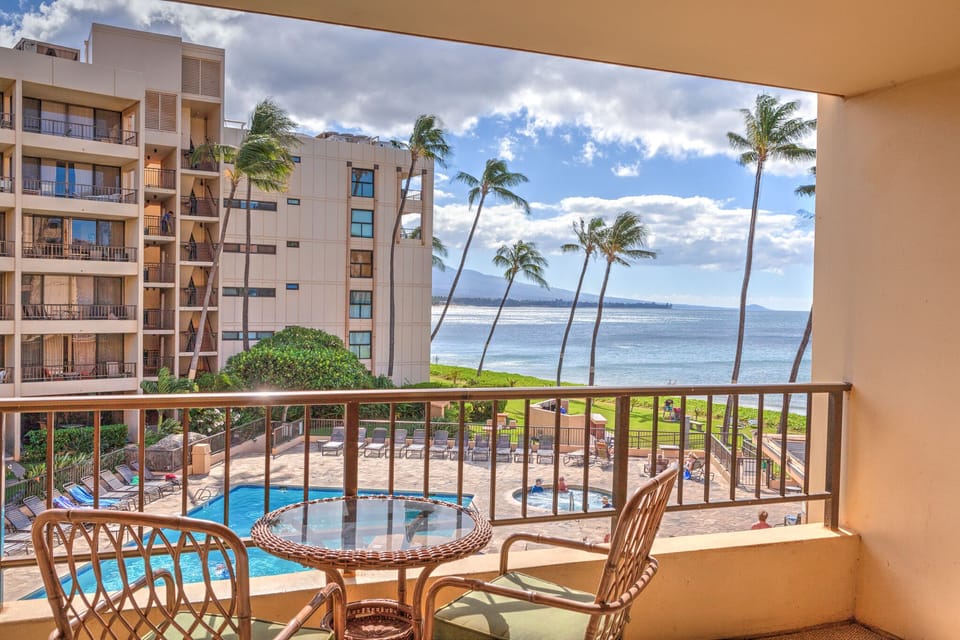 Lanai is perfect for a refreshing beverage, meals or reading a book. 