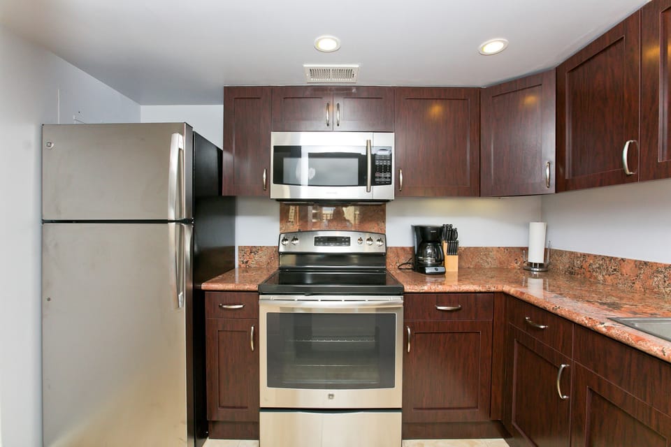 Full Kitchen 