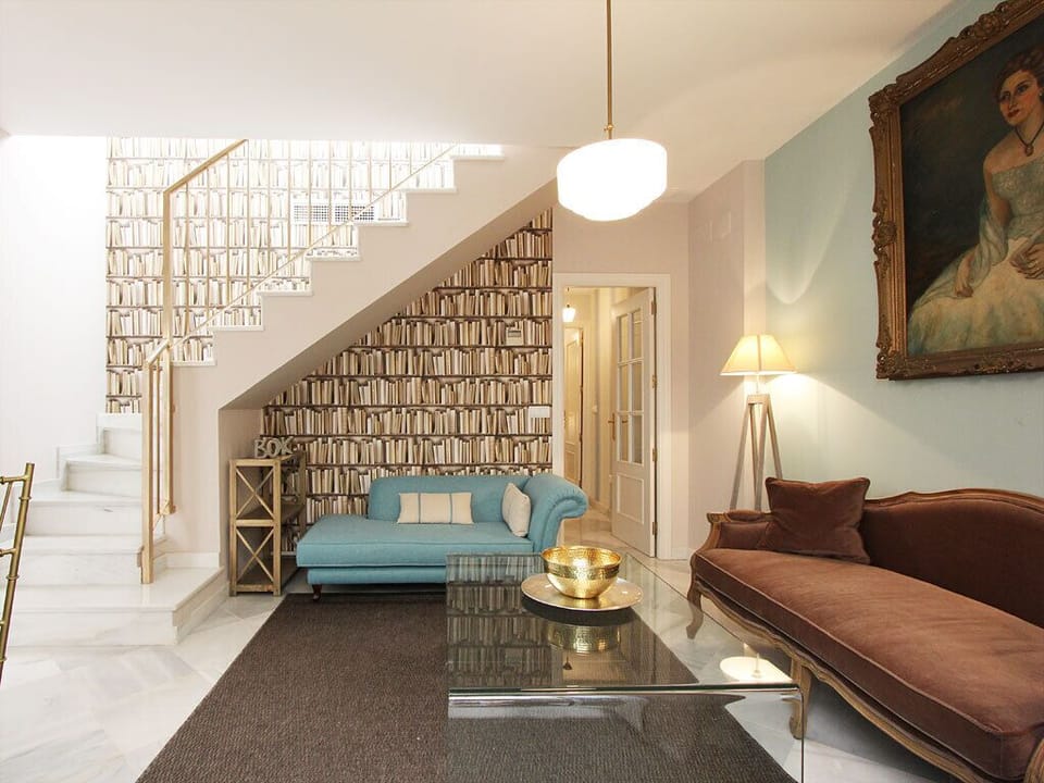 The door gives access to the first bedroom and family bathroom - veoapartment