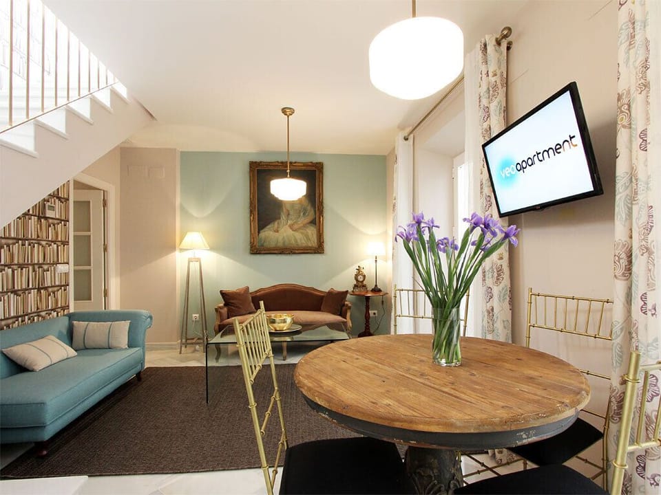 Living area. The interiors are decorated in a classic style - veoapartment