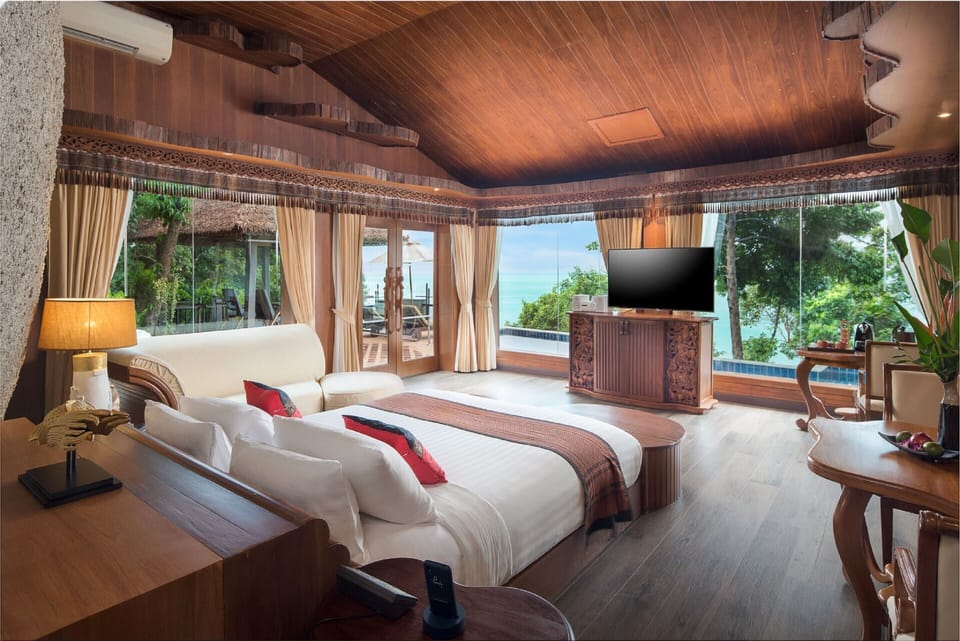 Executive Pool Suite, Sea View | 1 bedroom, premium bedding, in-room safe, desk