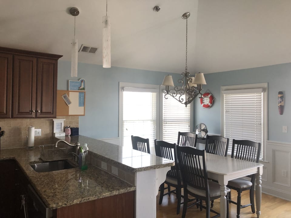 dinning area seats 6 plus 3 stools on counter area 