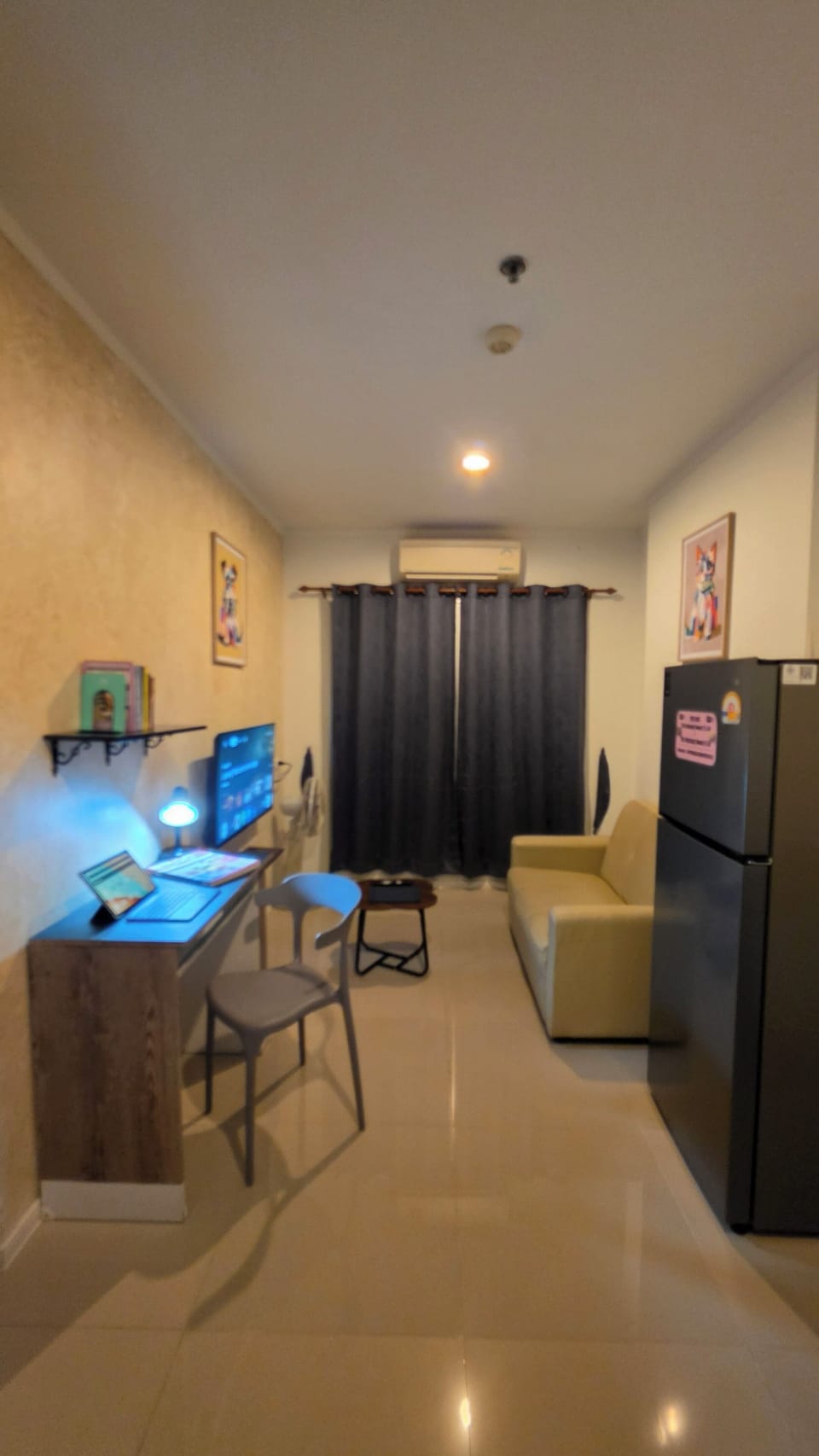 1 Bedroom Condo with Seaview | Living area | 40-inch Smart TV with satellite channels