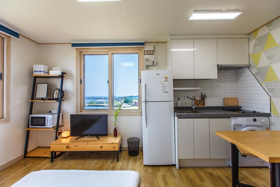 Standard Room (Korean Ondol) | Private kitchenette | Full-size fridge, microwave, stovetop, rice cooker