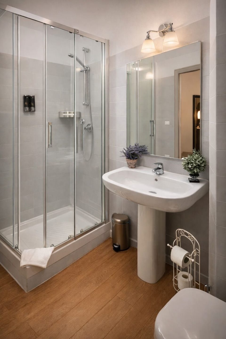 Double Room, Private Bathroom | Bathroom | Shower, hair dryer, bathrobes, bidet