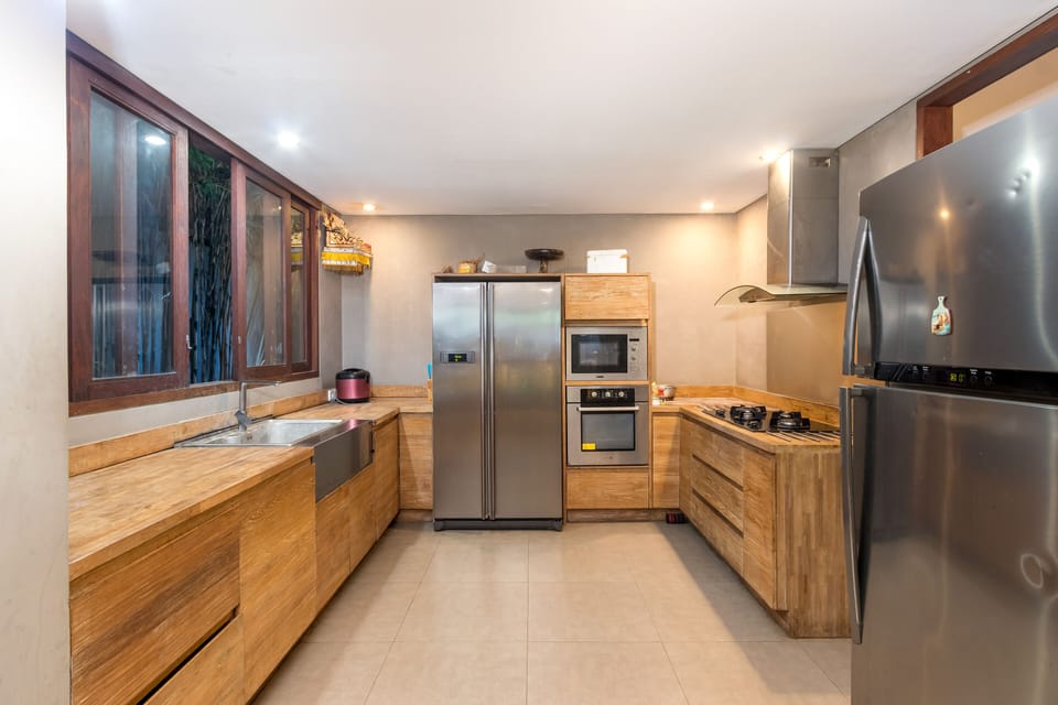 Villa, 7 Bedrooms | Private kitchen | Fridge, microwave, stovetop, cookware/dishes/utensils