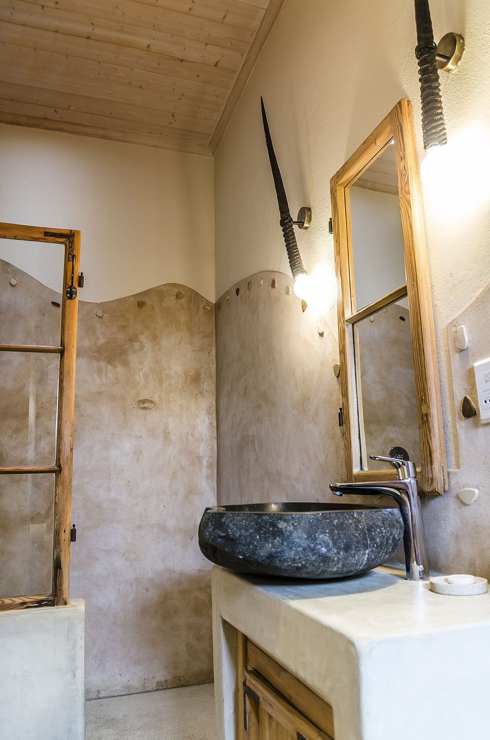Standard Double Room, Non Smoking | Bathroom shower