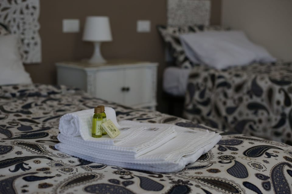 Triple Room | In-room safe, desk, soundproofing, free WiFi