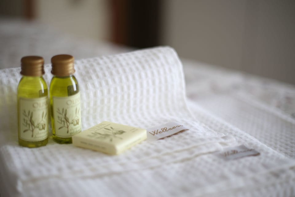 Triple Room | Bathroom amenities | Shower, hair dryer, bidet, towels