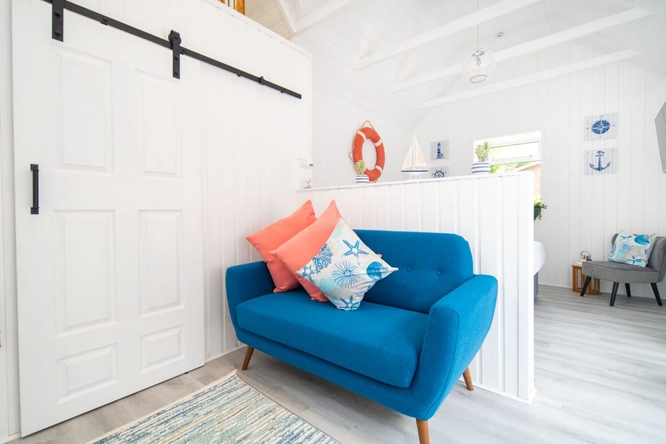 Double Room, 1 Bedroom, Private Bathroom | Individually decorated, individually furnished, laptop workspace