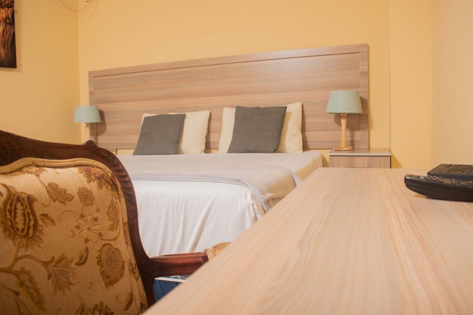1 bedroom, premium bedding, desk, soundproofing