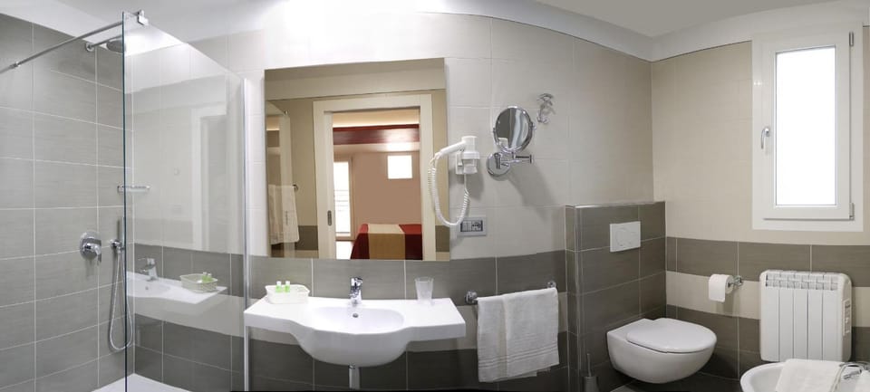 Shower, free toiletries, hair dryer, bidet