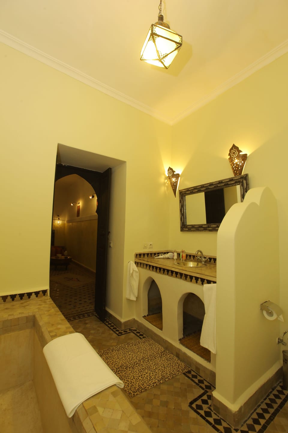 Junior Suite | Bathroom | Free toiletries, hair dryer, bathrobes, slippers