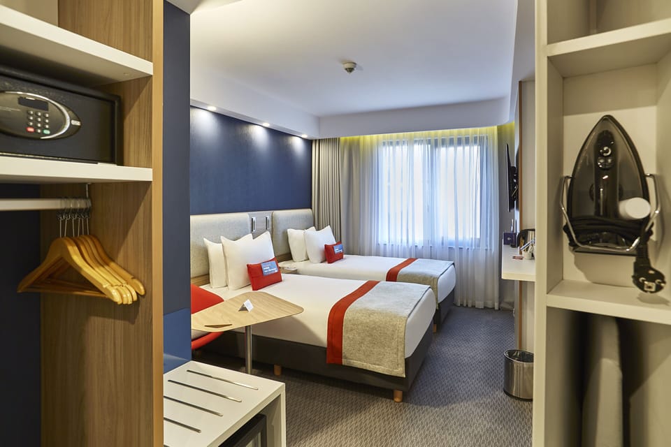 Standard Room, Multiple Beds (Free Breakfast) | Minibar, in-room safe, desk, blackout drapes