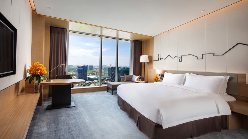 Standard Room, 1 King Bed | Premium bedding, down comforters, minibar, in-room safe