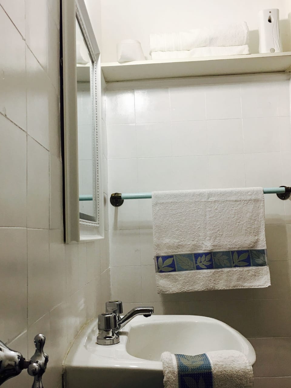 Superior Twin Room, 2 Twin Beds, Private Bathroom | Bathroom sink