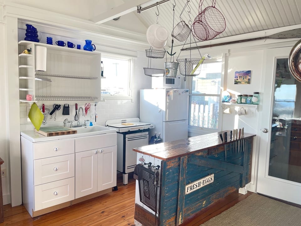 Fully Stocked Kitchen
