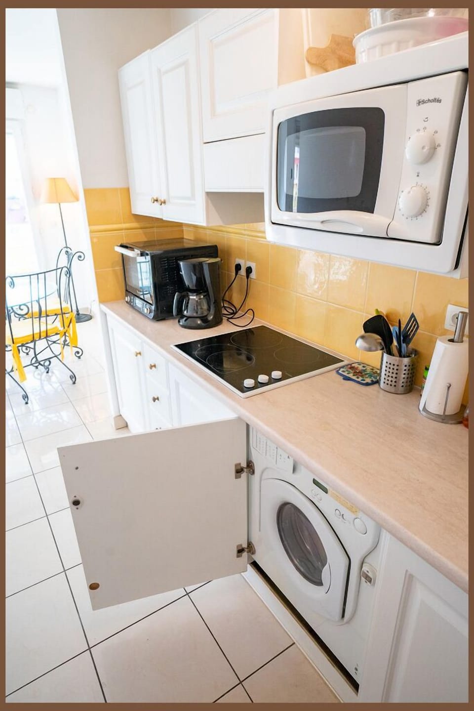 Kitchen with clothes washer