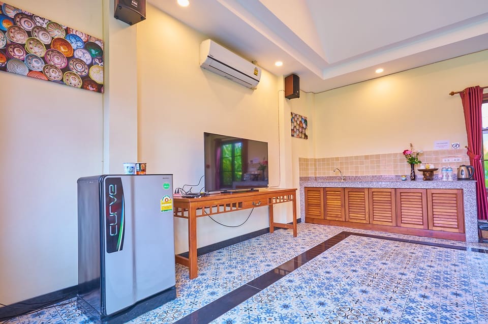 Romantic Studio Suite, 1 Bedroom, Garden View, Garden Area | Minibar, desk, rollaway beds, free WiFi