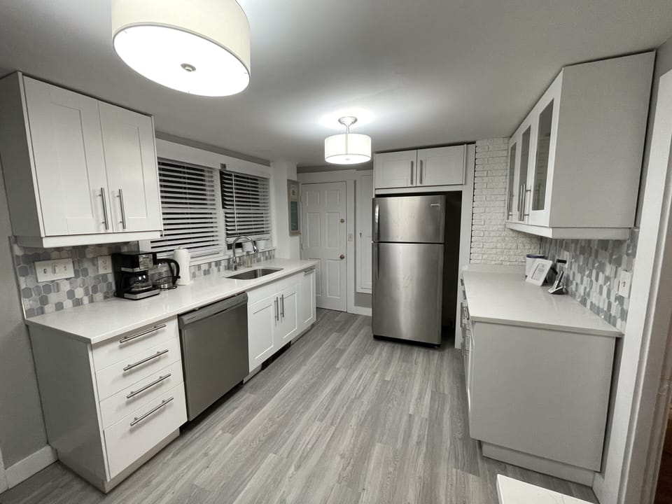 New (2020) flooring, SS appliances, countertops, backsplash.