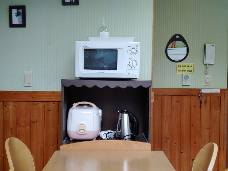 Family Room (82m2 duplex) | Microwave