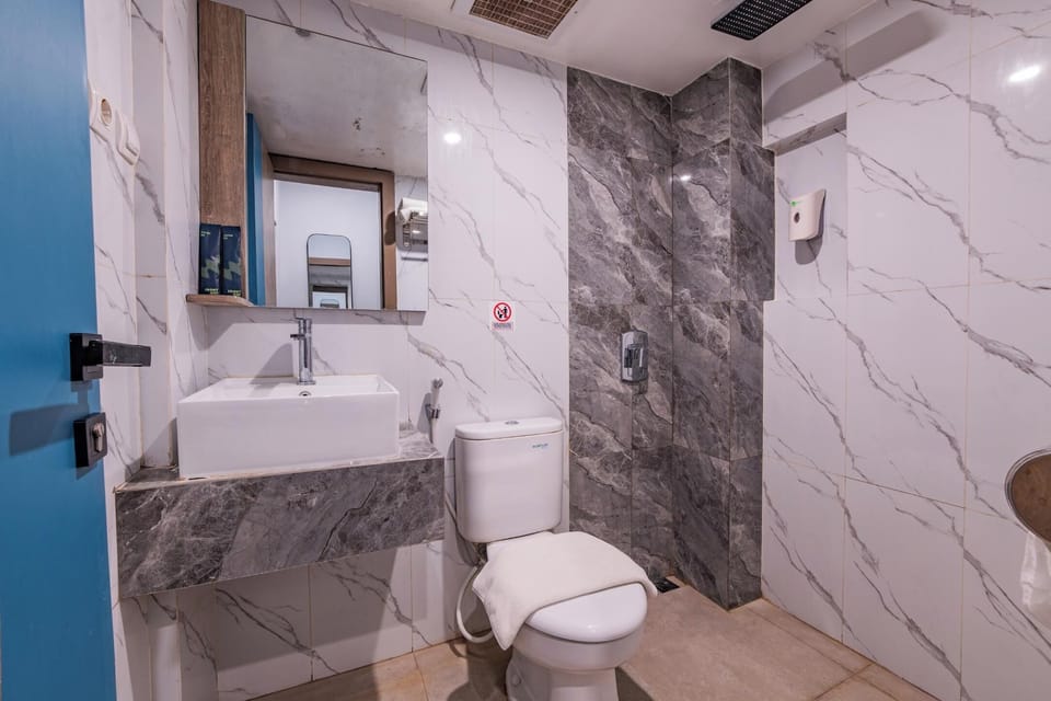 Standard Double Room | Bathroom | Shower