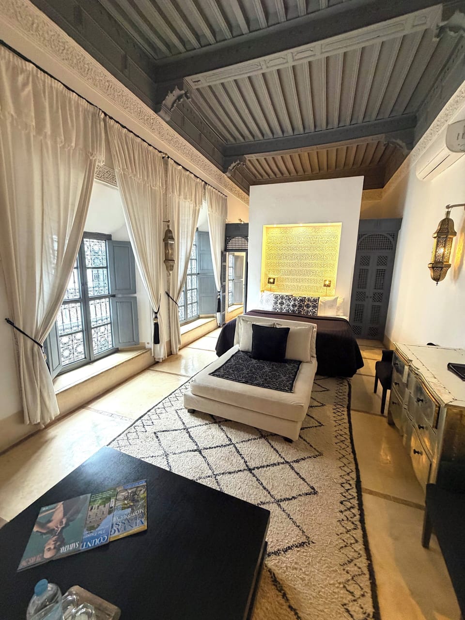 Deluxe Suite (Bahia) | In-room safe, individually decorated, individually furnished