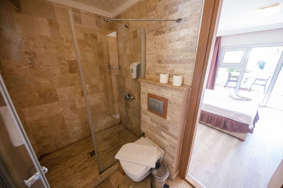 Double Room, Garden View, Annex Building | Bathroom | Shower, free toiletries, hair dryer, slippers