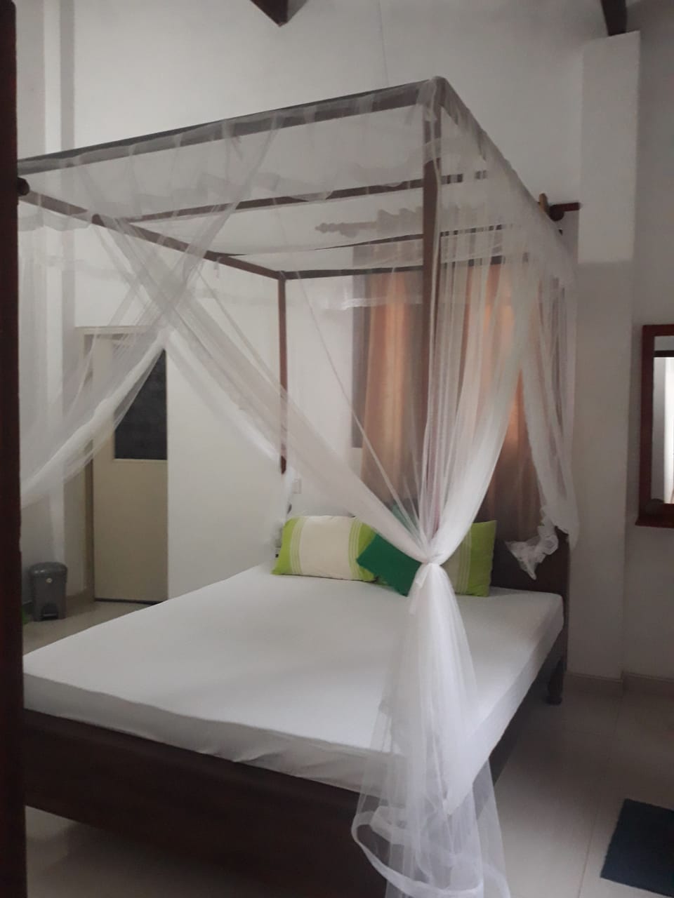Standard Room Non A/c | Minibar, desk, WiFi (free), bed sheets