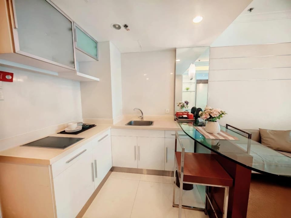 Grand Room, Multiple Beds, Non Smoking, Harbor View | Minibar, in-room safe, desk, iron/ironing board