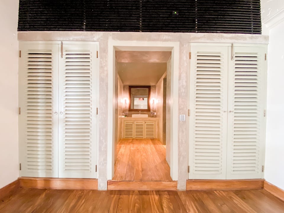 Superior Double Room, Ocean View, Oceanfront | Bathroom | Shower, rainfall showerhead, free toiletries, hair dryer