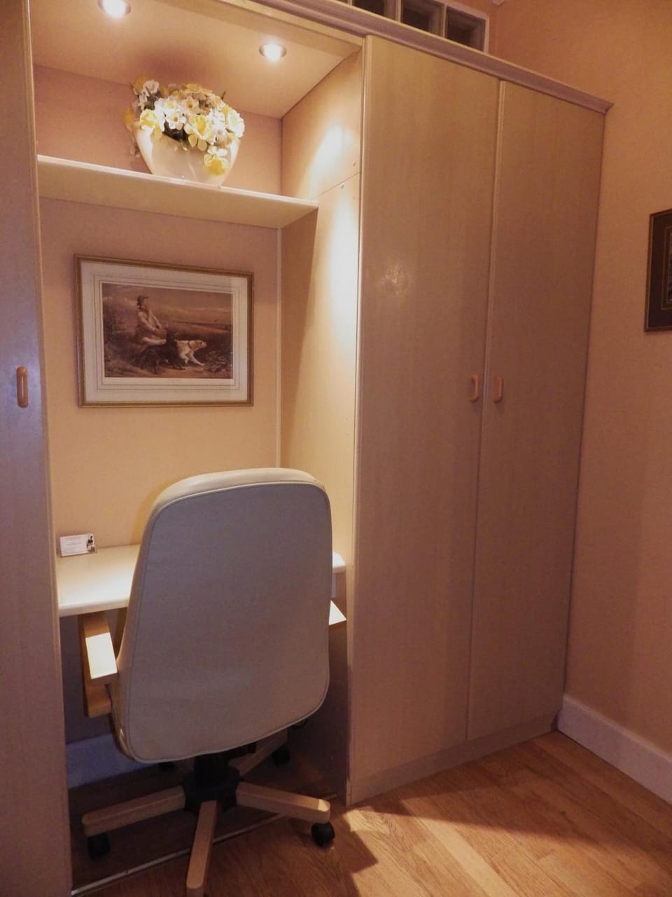 Premium bedding, desk, iron/ironing board, free WiFi