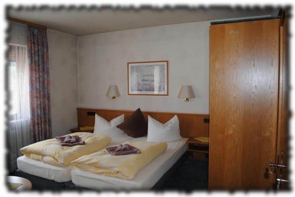 Premium bedding, in-room safe, desk, iron/ironing board