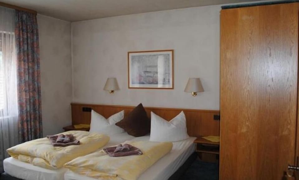 Premium bedding, in-room safe, desk, iron/ironing board