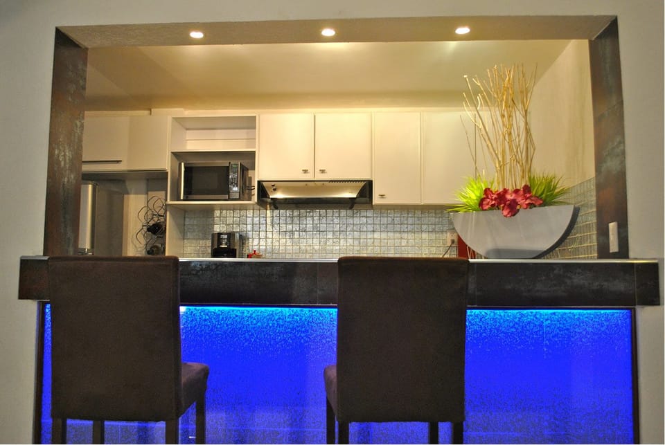 Club Suite | Private kitchen | Fridge, microwave, stovetop, coffee/tea maker