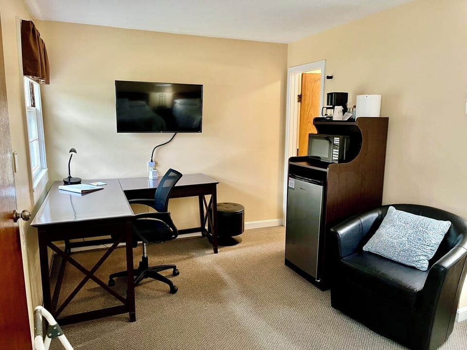 Double Room, 2 Double Beds, Refrigerator & Microwave, River View | Living area | 32-inch Smart TV with digital channels, streaming services