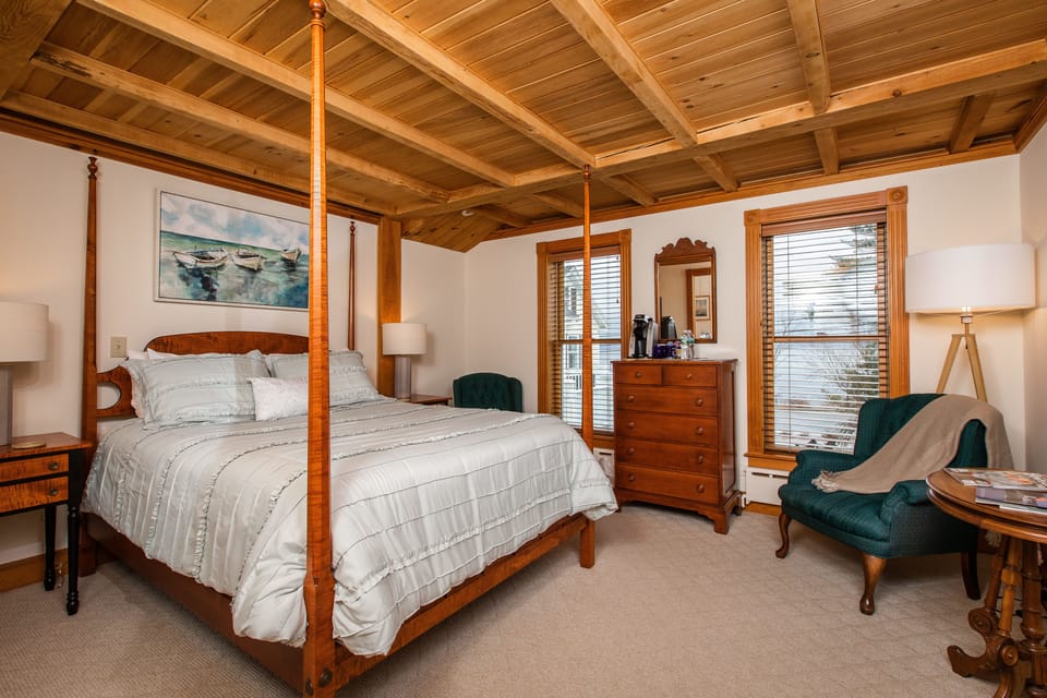 Room, 1 Queen Bed, Bay View (Helmsman’s Quarters) | Individually decorated, individually furnished, iron/ironing board