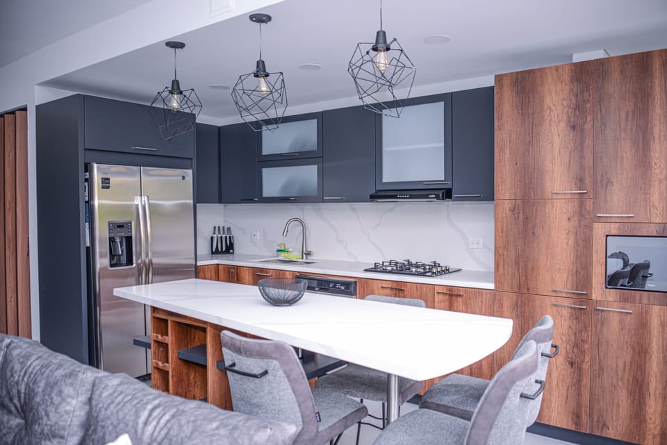 Deluxe Penthouse | Shared kitchen | Full-size fridge, microwave, stovetop, coffee/tea maker