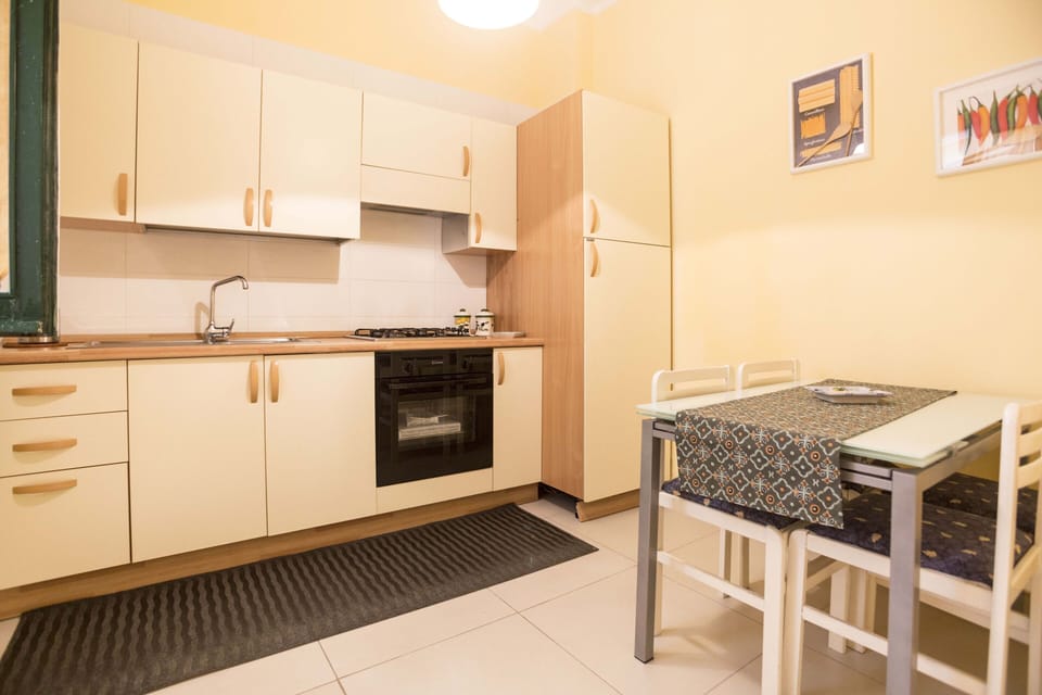 Family Room, 2 Bedrooms, Private Bathroom | Shared kitchen | Shared fridge, oven, stovetop, espresso maker