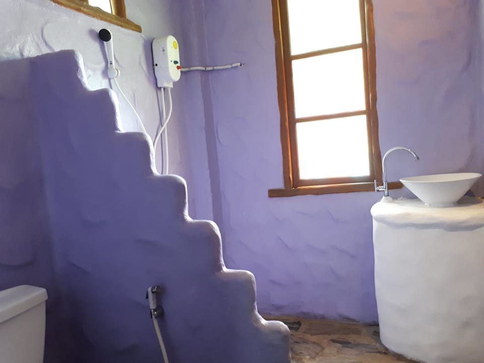 Standard Villa | Bathroom | Shower, free toiletries, towels